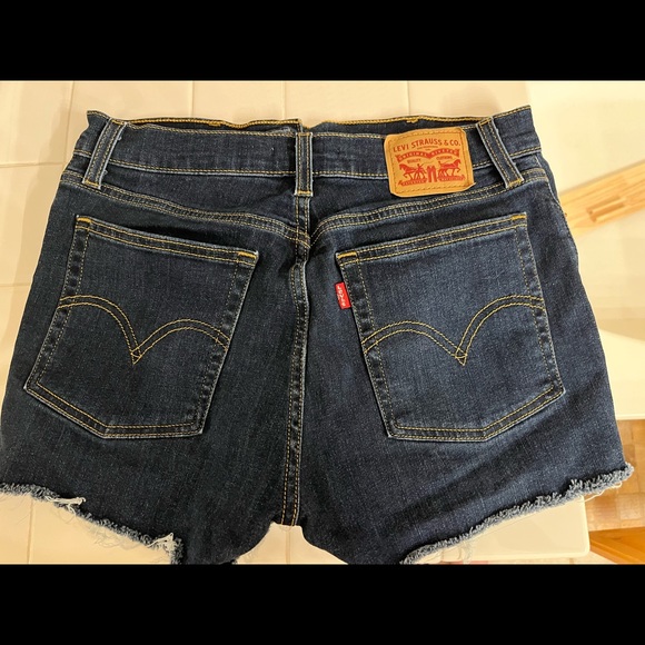 Woman’s Dark Wash,  Levi’s high rise shorts, size 29 - Picture 2 of 3